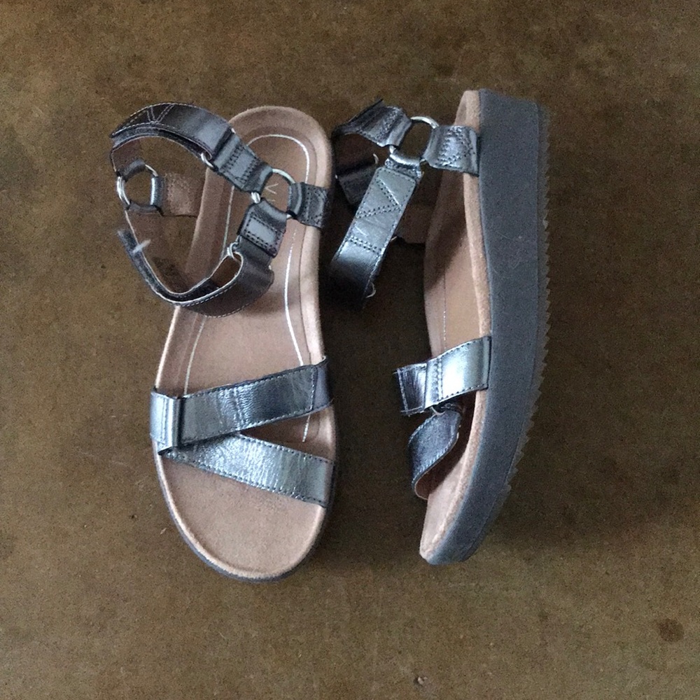 Vionic Kayan Metallic Sandal
